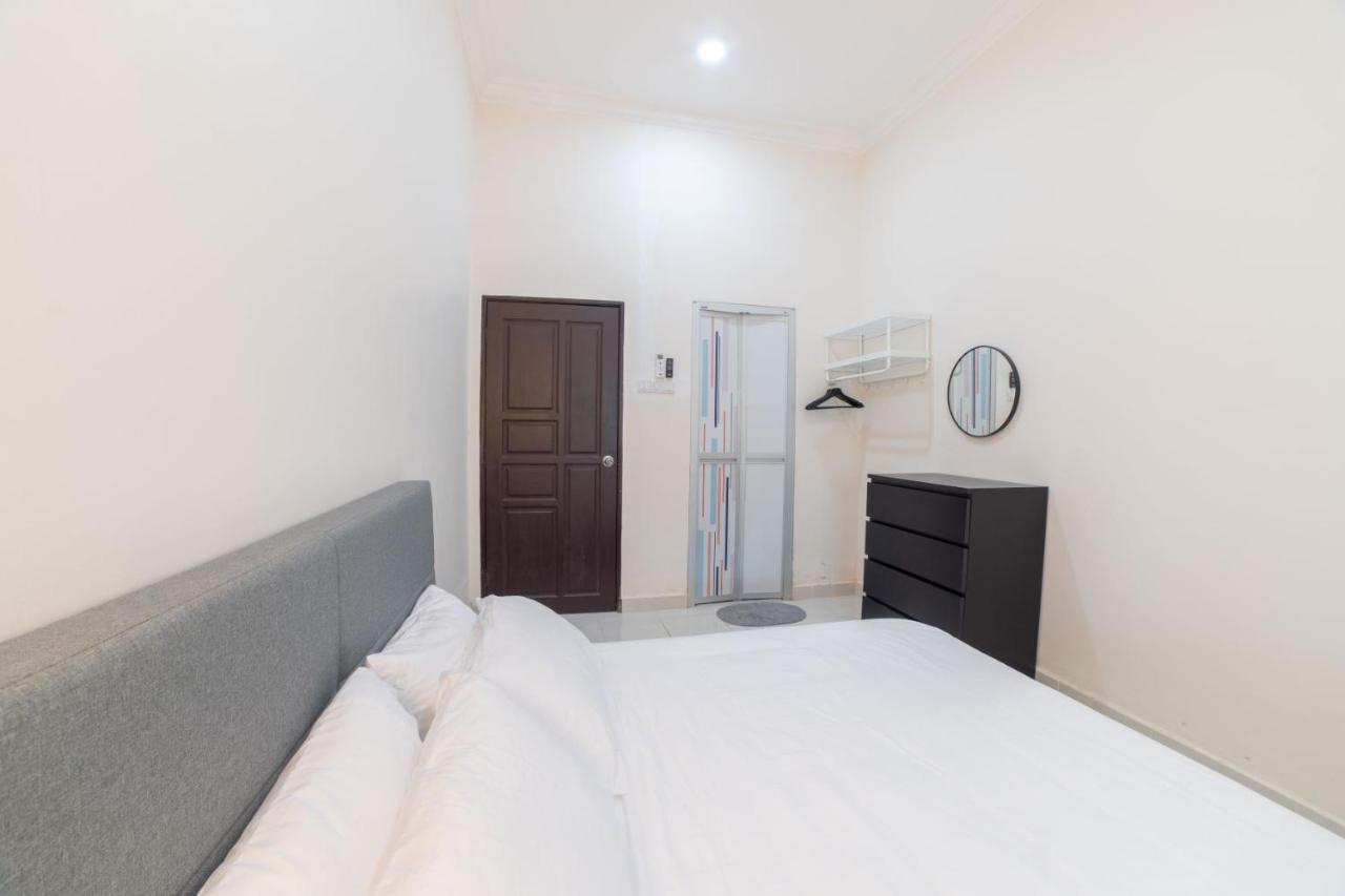 Hilmera Guesthouse Куантан Екстер'єр фото